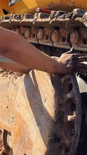 Final Drive Surgery - When the Excavator Says “My Leg Hurts” 😂🔧 #FinalDriveRepair #ExcavatorMaintenance #fblifestyle | Earthmover Legends