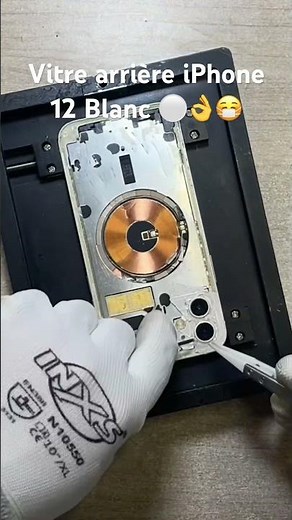 Changement de vitre arrière et batterie iPhone 12 blanc 😷 - Repair iFavone