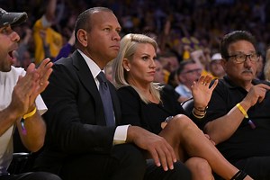 Alex Rodriguez & girlfriend Jaclyn Cordeiro bring power couple glam to courtside at Timberwolves vs. Lakers