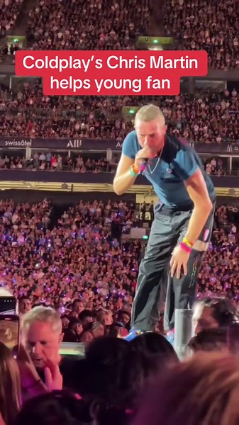 Coldplay’s Chris Martin Helps Young Fan