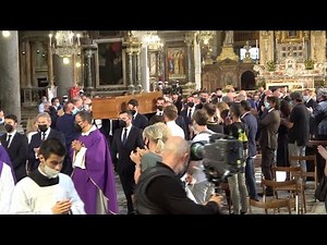 Funerali Raffaella Carrà, l'omelia: "Vai in pace e goditi il meritato riposo nella fiesta del cielo"