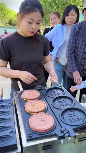 The food is delicious, do you want to try it? #Corn Stew #Street Stall Entrepreneurship