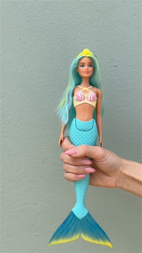 37K views · 72 reactions | Barbie arrive dans nos dressings pour notre plus grand bonheur 勺 Et pour les plus grands fans, pour une tenue barbie et une poupée achetée, on vous offre un magnifique tote bag de notre poupée préférée*  *valable sur le site gemo.fr et dans une sélection de magasin, voir conditions sur gemo.fr. Par ici la collection https://urlz.fr/qfJ8 | Gémo | Facebook