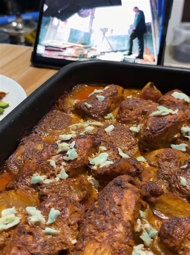 صينية دجاج مع بطاطا بالفرن 👌 #food #مطبخ_البيت #وصفات_سهلة #صينية_دجاج_بالبطاطس