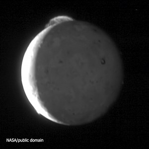 269K views · 5.4K reactions | This stunning series of images by NASA’s New Horizons probe shows an eruption on the surface of Io, one of the moons of Jupiter. Sulfur and sulfur dioxide are ejected at speeds of up to 1km per second to heights of up to 330km above the surface! (Gif looped 10 times) Credit: NASA | IFLScience | Facebook
