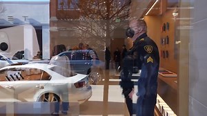 COPS CALLED !! KAREN DEMANDS ANSWERS !! Dallas Texas - First Amendment Audit - Amagansett Press | Amagansett Press