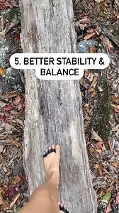 For the past year, I committed to wearing toe spacers on a regular basis: Here are the five key lessons I've gathered throughout this journey: 1️⃣ Better posture & gait: Wearing toe spacers daily has significantly improved my toe alignment and, surprisingly, the overall way that I walk. Over time, I noticed a subtle shift in how I distribute weight while standing and walking, leading to a better posture & healthier gait. 🚶🏼‍♀️ 2️⃣ Alleviated foot pain: There was the noticeable reduction in foo