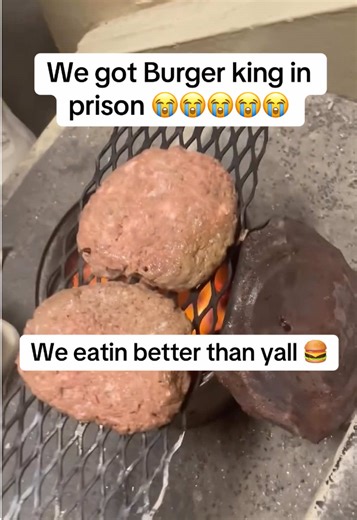 Eating good burgers in prison 😂 #Prison #Jail #burger #cooking #prisontiktok