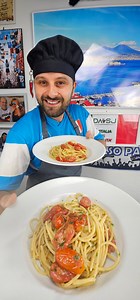 16K views · 1.1K reactions | SPAGHETTI ALLE VONGOLE FUJUTE  Ingredienti per 4 persone (porzioni a fin ro munn) *500g spaghetti *2 spicchi di aglio *gambi di prezzemolo e prezzemolo tritato *200 g pomodorini *4 acciughe sott'olio *sale, olio evo q.b. | Luigi Scotti Chef in Famiglia | Facebook