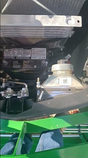 John Deere 3032e battery change