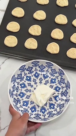 Easy Crescent Roll Cream Cheese Cookie Recipe