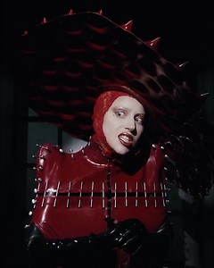 Lady Gaga mit ihrer neuen Single "Abracadabra" 🖤 OUT NOW | Lady Gaga