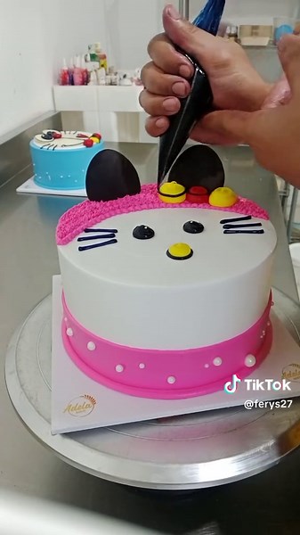 cake hello kitty