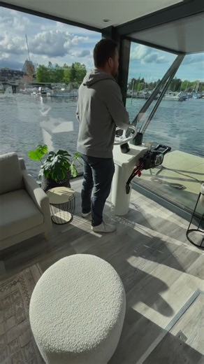 This yacht lets you sail the open seas with the comfort of your house 🚢 The atmosphere inside looks really comfortable! Check out icreatived.com 💻 📹 @houseboat.yacht | Interesting & Creative Designs