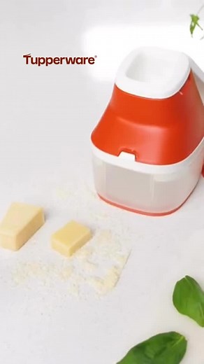 Tupperware France Officiel on Instagram: "Adieu le râpé en sachet.👋🏼 Bonjour le goût frais !🧀 Avec le Grate N Store, râpez fromage, chocolat, légumes ou noix …. Puis conservez et savourez sans effort #tupperware #fromage"