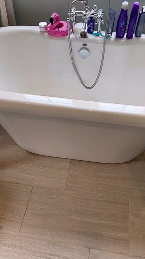 I used @ÁTHOS bathroom cleaner, a magic eraser, & the great value ( from Walmart) tile and grout brush to clean this tub. The Athos bathroom cleaner removes a variety of common bathroom build like soap scum, grime, mildew, mineral deposit, and much more. It's safe for stone, tile, porcelain, wood, chrome, fiberglass, acrylic, cast iron, and many other surfaces around the home. This can be purchased from athosliving.com. Use code Zapata to save 15%. #nontoxiccleaning #bathtubcleaning #soapscumrem