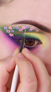 27K views · 1.5K reactions | How To Draw Detailed Flower Eyeliner Spring Makeup Tutorial✨ ••• #eyelinertutorial #eyemakeup #eyeliner #eyemakeuptutorial #makeupideas #springmakeup #flowergirl | Giulianna Maria | Facebook
