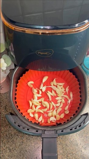 Garlic Roast in Air Fryer | Easy Garlic Peel Process #airfryerrecipes #recipe #garlic #viral #shorts