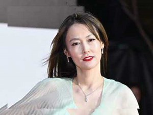 菊地凛子＞下着姿でスレンダーな美ボディー披露 「天使のブラ 魔法のハリ感」新ビジュアル公開 2/13(木) 19:30配信