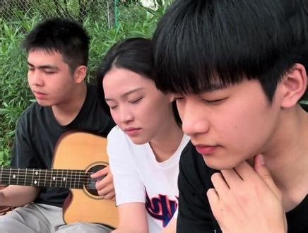 #bestpart #弹唱 #rnb 合作好的音乐与朋友在操场女生@鸭停🤚 吉他未知