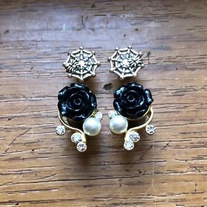 32 reactions | ✨Filigree Rose Plugs & Earrings 15 colors!✨ Sizes: 1/2 7/16 00g 0g 2g 4g 6g 8g 10g 12g Get yours here: https://etsy.me/1rqrDnT #plugs #gauges #wedding #weddingdress #filigree #etsy #shopping #shop #earrings #handmade #girls #girlswithtattoos #girlswithpiercings #pluglife #girlswithplugs #sale #pnw #pnwonderland #shopsmall #summer #summerday #summertime | Jewelryfx | Facebook