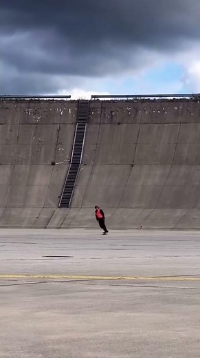 Droppin' in 😳 (via @kevinbaekkel/IG)