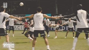 159K views · 647 reactions | ⚽️This 'Hand-in-Hand Rondo' offers many benefits! It not only builds team spirit but also presents unique challenges that players must instinctively tackle. Elevate the game together!  易Best coaches learn every day! Pedro Mendonça ️Besiktas JK (2024) | Pedro Mendonça | Facebook