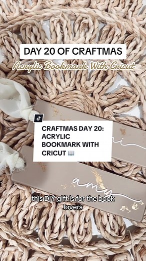 CRAFTMAS DAY 20: Acrylic Bookmark With Cricut 📖 make a personalized bookmark as a DIY gift! All materials are on my blog 🤎 save this holiday project for later ✔️ #craftmas #diybookmark #cricutbookmarks #diygiftideas #acrylicbookmark #christmasgiftideas
