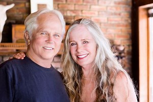 Confirman muerte del actor Tony Dow tras equivocación de su esposa (FOTOS)