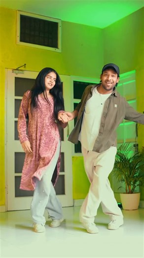 Addy Tutorial on Instagram: "Trending Reels Bnaou❤️🤷🏻‍♂️ Ya Apni Taraf se kuch bhi ? …… . . . . . . #addytutorial #trendingreels #dance #instagram #explorepage✨"