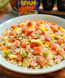 Spam Fried Rice is the ultimate budget-friendly comfort food—crispy Spam, fluffy rice, garlic, eggs, and veggies tossed in one savory, umami-packed dish. Perfect for breakfast, lunch, or an easy weeknight meal! #SpamFriedRice #EasyFriedRice #ComfortFood #LeftoverMakeover #FilipinoStyleFriedRice #QuickMeals #RiceLover #SpamRecipes #BudgetFriendlyEats #SavoryGoodness | Yummy Kitchen