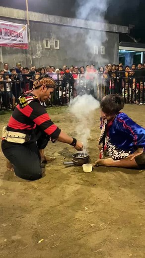 hantu opo @AG ... 😅😅 aq kok gagal fokus eruh @robhybebek ambi @dhimashardi 🤣🤣 mentolo tak balang adah wowo😅😅#masukberanda #trenggalek24jam #sonasanucrew