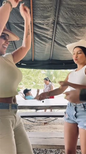 Stefy Cristancho on Instagram: "Estas vacaciones se están saliendo de control! 🤣 Obviamente el 100% de su belleza es mi culpa jajaja 🤪 #vacaciones #viral #felicidad #porculpademimadrenacibonita #mamaehija #trend #ypppppppppppppppppppppppppppppppppppppppppppppppppppppp #ypp"