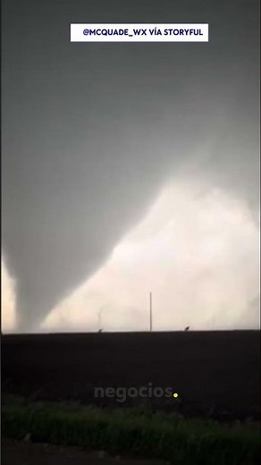 Dos tornados giran juntos y crean un espectáculo imposible de creer