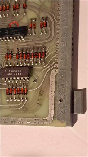 “This Circuit Board Predates Personal Computers" #univac #vintageelectronics #techretro