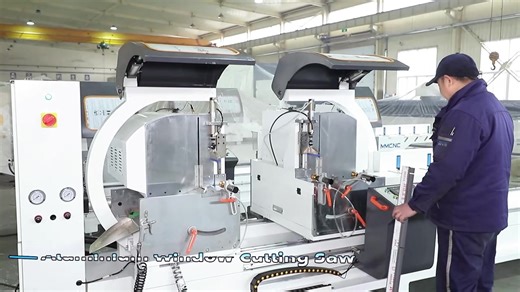 Double head cutting machine#aluminumwindows #windowmachines #cuttingmahcine #windowdoor
