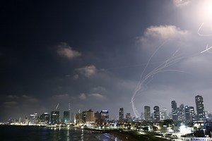 LIVE - Μέση Ανατολή: Σε κατάσταση πολέμου Τεχεράνη και Τελ Αβίβ - Πυραυλική «καταιγίδα» από το Ιράν, βομβαρδισμοί από το Ισραήλ, 3 νεκροί - Λεπτό προς λεπτό οι εξελίξεις