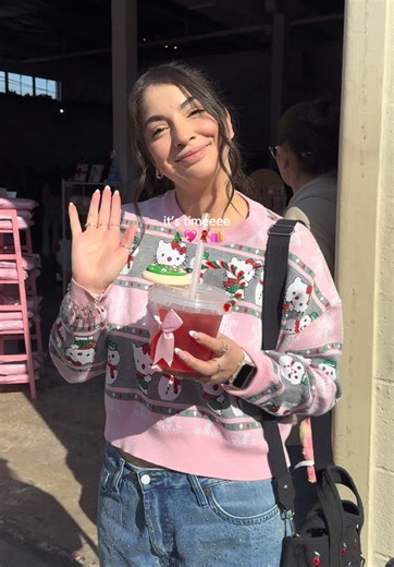 we’re counting down the days until a houston market: the holiday edit 🤍 get ready for the merriest pop-up of the season! join us TWO days for: 🎅 100 local businesses to shop small 📸 the cutest holiday photo-ops ☕️ coffee & warm festive treats 🎶 a live dj ALL the holiday vibes 🎁 december 20th & 21st | 12pm-6pm 401 franklin st., htx @POST Houston FREE entry | family friendly 🎟️ grab your FREE tickets through the link in our bio! 🎄 the first 100 attendees to attend each day will receive a FR