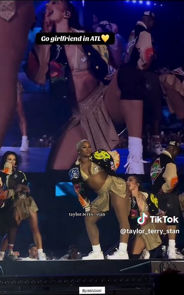 Taylor Terry y Chris Brown en el Breezy Bowl