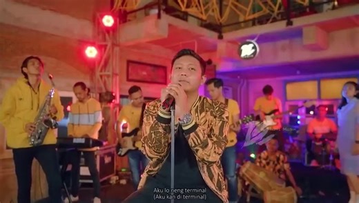 DENNY_CAKNAN_FT._YENI_INKA_-_MADIUN_NGAWI_(OFFICIAL_LIVE_MUSIC)_-__DC_MUSIK(480p)