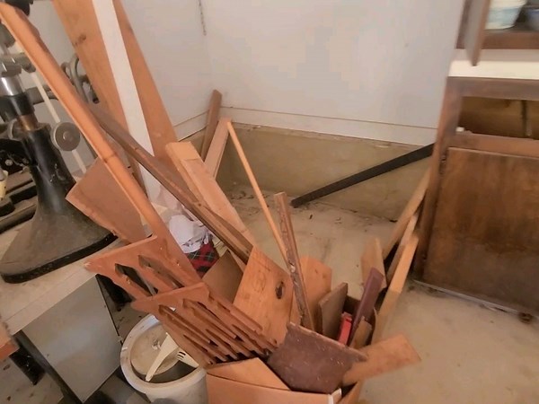 292K views · 4.9K reactions | I went to an estate sale today. Last day and everything was 50% off!! Let's go thrifting. | Julie's Designs & Signs | Facebook