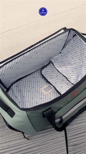 🤩 NOUVEAU : le sac de voyage Explorer CABAIA ⛹️‍♀️⛹️ Pour le sport, le week-end, la jungle urbaine ou une escapade imprévue, il est toujours là 👍 Porté à la main, sur le dos, avec ses poignées aimantées malignes... il s'adapte à votre vie, et pas l'inverse | Cabaïa