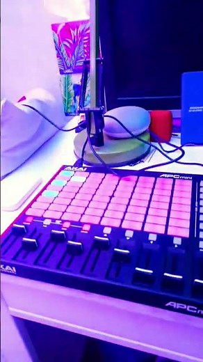 Programme dmx sur sunlite suite 3 avec l'Akai APC MINI mk2