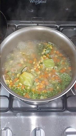 un delicioso caldo de pollo con verduras #alerecetasdecomida