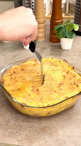 553K views · 9.4K reactions | Gateau di patate napoletano Ingredienti per 4 persone 1 kg di patate 250 g di provola o mozzarella 90 g di burro 160 g salame Napoli 100 g di pecorino Romano 100 ml di latte 4-5 cucchiai di pangrattato 1 uovo Sale q.b. Pepe q.b. | Carlo Gaiano | Facebook