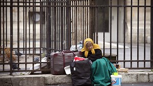 Paris : des sans-abri hébergés à l'Hôtel de ville