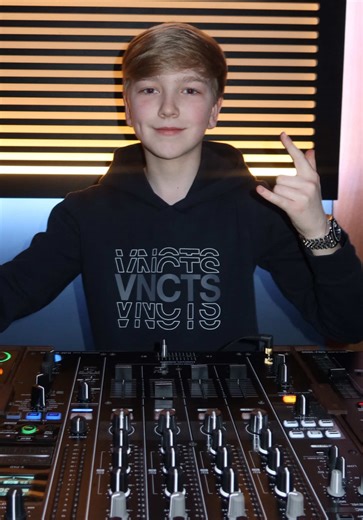 Book now for all your summer parties via direct message on Instagram - kylequinn_dj #piratestudio #dj #3deck #fyp #viral video