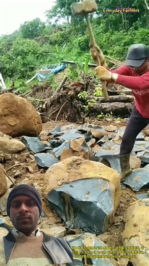 Stone breaking process in a stone factory