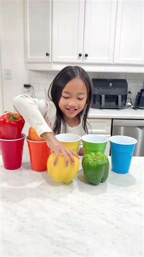 Learn Colors with Veggies! 🫑 Color Matching Game 🎨
