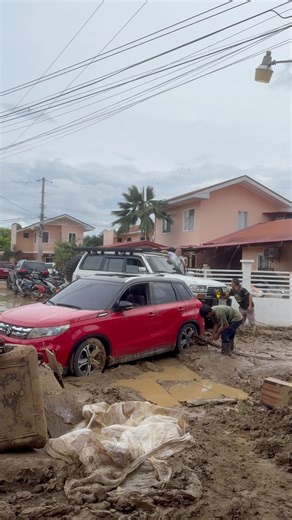 Kudos to these gentlemen ganiha who helped clearing the road inside our subdivision! Good job mga Sir nga mga naka 4X4! Godbless you all! #Typhoon #Survivor #TyphoonTino #Cebu | Papa Bai Mommy Eve AutismParents